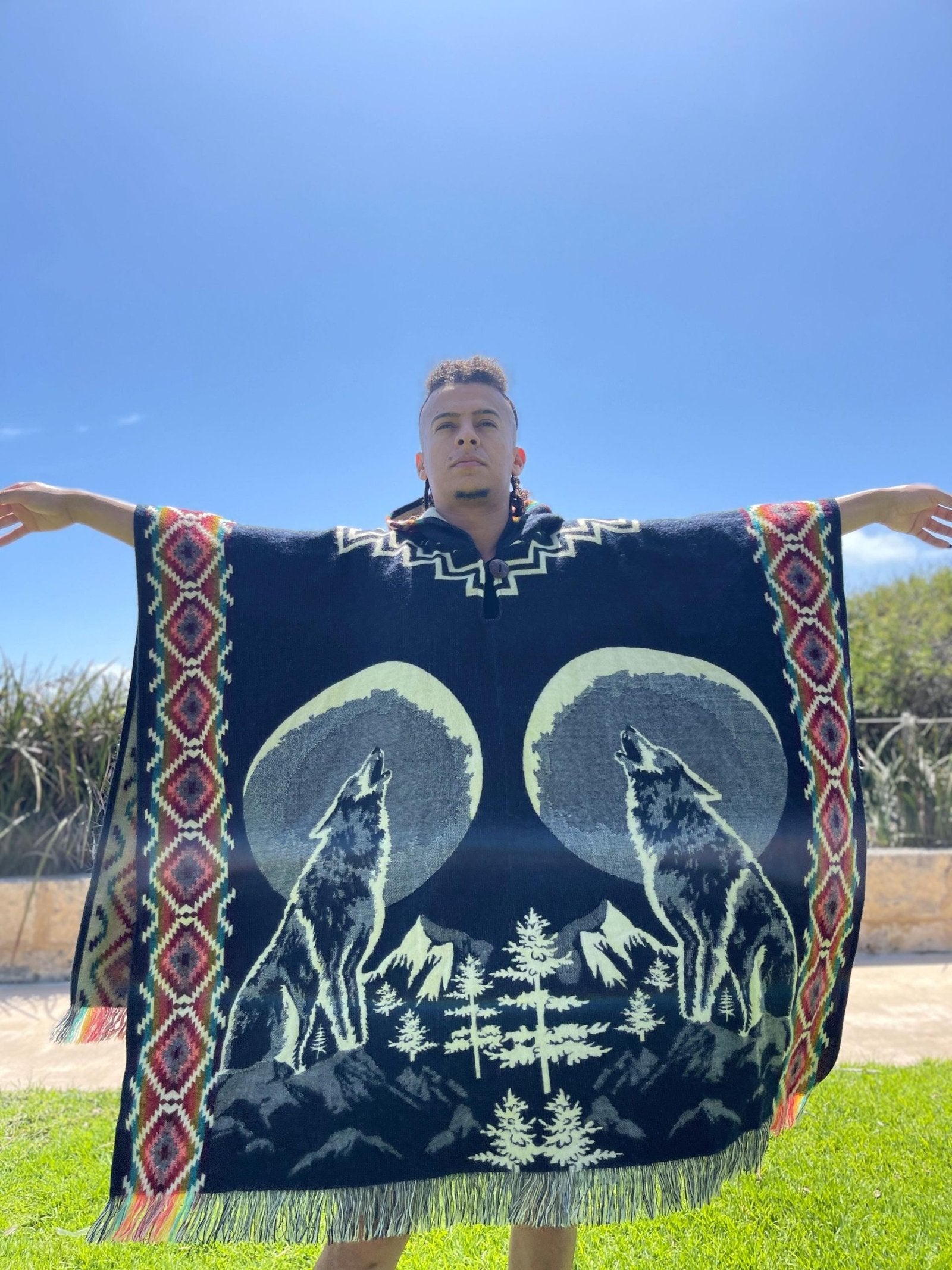 Alpaca Wool Poncho (Full Moon, Black Base)